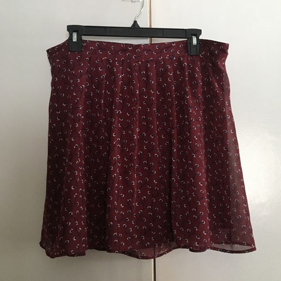 Old Navy Dresses & Skirts - Old Navy Marooned Patterned Skirt